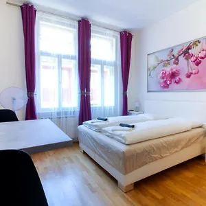 Апартаменты Bouquet, Прага